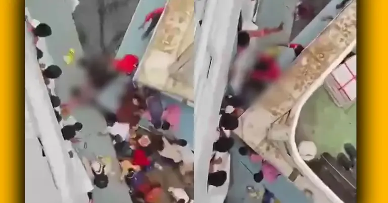 দুই লঞ্চের চাপা